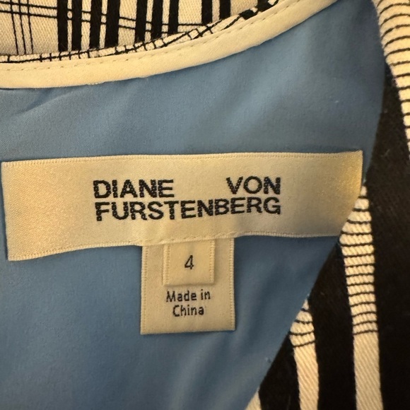 Diane Von Furstenberg Size 4 w/Plaid Print Sleeveless Knee-Length Sheath Dress - Picture 2 of 4